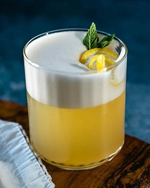 Коктейль Royal Gin Fizz (Королівський Джин Фізз) - фото 1