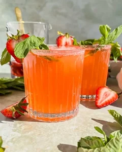 Коктейль Strawberry Gin Smash (Полуничний Смеш із Рожевим Джином) - фото 1