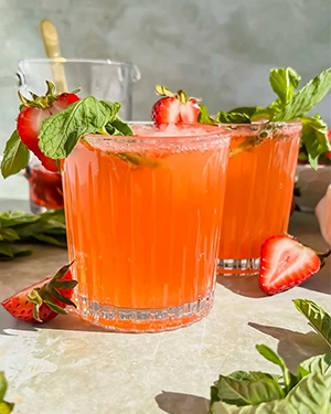 Коктейль Strawberry Gin Smash (Полуничний Смеш із Рожевим Джином) - фото 1
