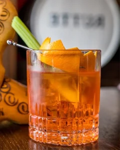 Коктейль Celery Negroni (Негрони с сельдереевым джином) - фото 1
