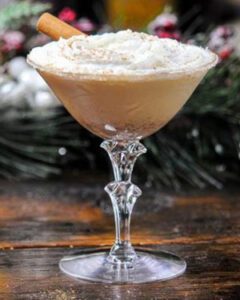 Коктейль Gin and Baileys Egg Nog (Різдвяний егг-ног з джином і Бейліс) - фото 1