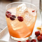 Коктейль Cranberry Vanilla Gin Spritzer (Журавлинно-ванільний джин-спритцер) - фото 1
