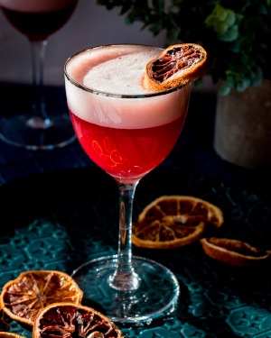 Коктейль Blood Orange Whiskey Sour (Криваво-апельсиновий віскі Сауер) - фото 1