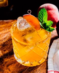 Коктейль Peach Whiskey Sour (Персиковий віскі сауер) - фото 1
