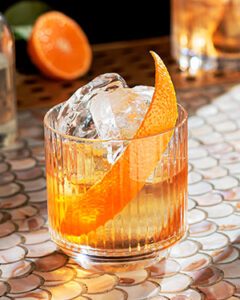 Коктейль Islay Scotch Old-Fashioned (Олд-фешн з острівним скотчем) - фото 1