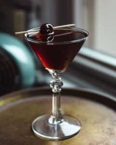Коктейль Black Manhattan (Блек Манхеттен) - фото 1